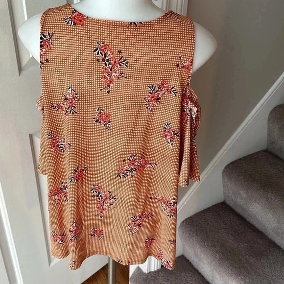 Size M burnt orange and flower cold shoulder flowy top from LC by Lauren Conrad - Picture 4 of 4